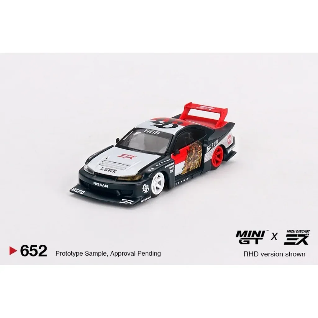 Mini GT - Nissan Silvia S15 - 1:64